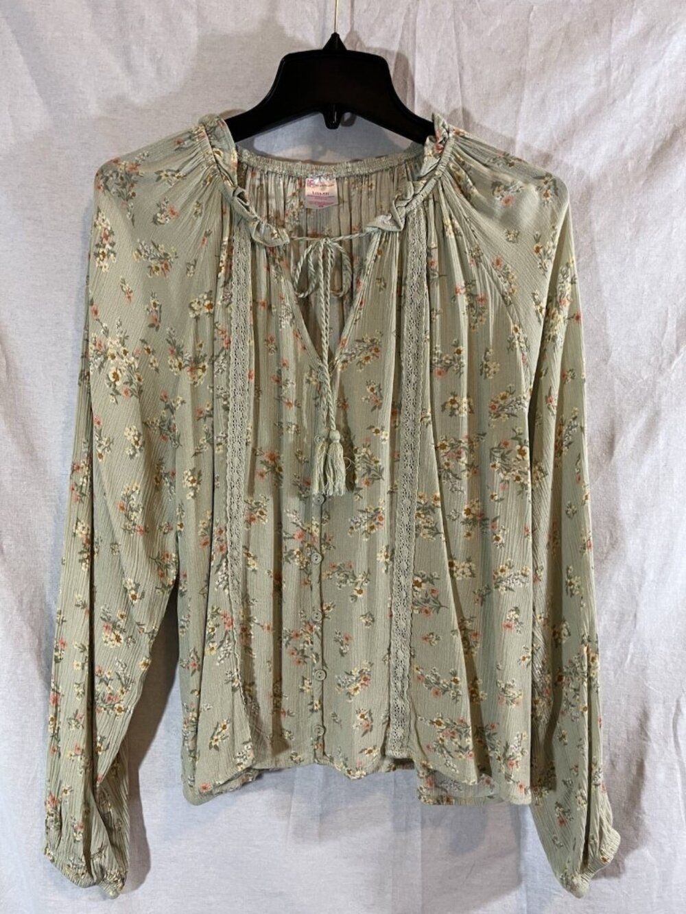 No Boundaries Junior’s Large (11-13) Green Floral Long Sleeve Blouse